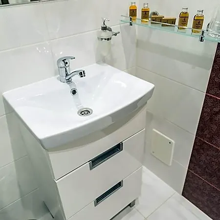 Fregata לינה וארוחת בוקר 4*